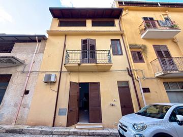 Casa indipendente a Partinico, Via Pizzolato