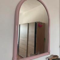 Specchio camera con cornice rosa