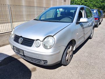 Volkswagen polo 9N anno 2004 ricambi usati