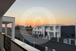 Trifamiliare di testa con ampio giardino privato e