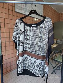 Blusa marrone bianca con motivi