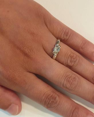 Anello in oro bianco 18 kt acquamarina e diamante