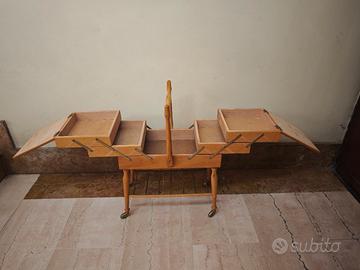 Mobiletto portaoggetti in legno vintage 
