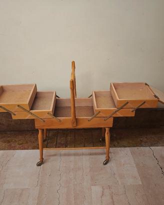 Mobiletto portaoggetti in legno vintage 