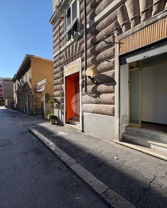 NEGOZIO A GENOVA