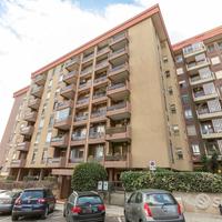 Ampio esavano con box auto privato