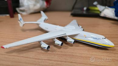 Modellino Herpa Antonov An-225 "Mriya" in metallo 
