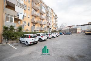 Zona pitre': 5 vani in residence con posto auto