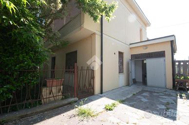 VILLA SINGOLA A NOVI DI MODENA