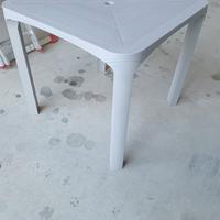 Tavolo in plastica