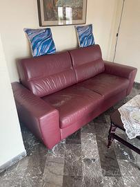 Divano in vera pelle bordeaux – elegante e comodo