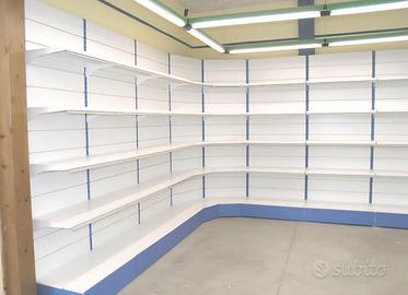 Arredamento per negozi scaffalatura varie metratur