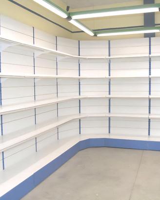 Arredamento per negozi scaffalatura varie metratur