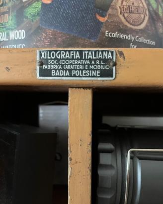 Mobile per showroom - stile tipografico