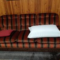 Divano in buone condizioni da tre posti