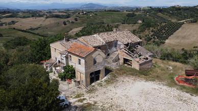 CASA DI CORTE A ACQUAVIVA PICENA