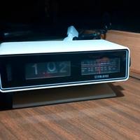 Radiosveglia vintage Germanvox con orologio 