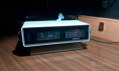 Radiosveglia vintage Germanvox con orologio 