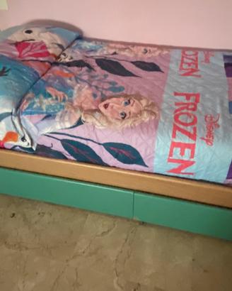 Cameretta: letto/scrivania/sedia