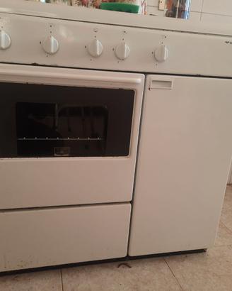 Cucina a gas BOMPANI con forno e vano portabombola