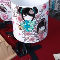 lampada da tavolo decorata kokeshi lecosedipam it