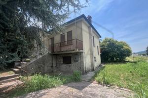 CASA SINGOLA CON GIARDINO AVVOLGENTE