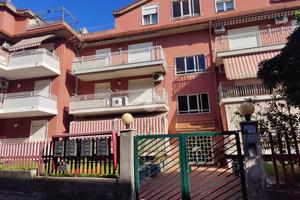 2 LOCALI A GIARDINI NAXOS