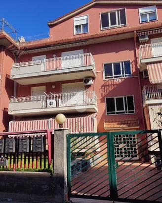 2 LOCALI A GIARDINI NAXOS