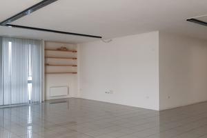 UFFICIO OPEN SPACE CON AMPIE VETRATE