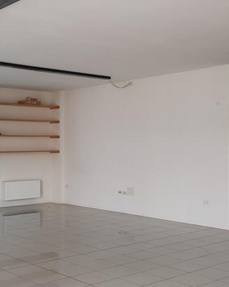 UFFICIO OPEN SPACE CON AMPIE VETRATE