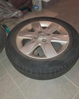 Ruote gomme con cerchi Nissan Micra