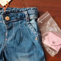Jeans leggeri con accessori