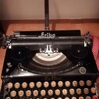Macchina da scrivere Erika