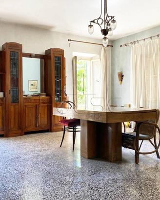 Casa indipendente di 500 m² con più di 5 locali a 