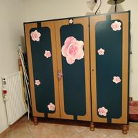 armadio vintage a 3 ante con fiori