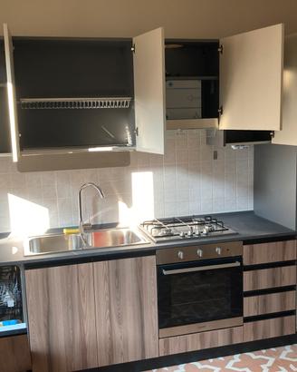 Cucina nuova con frigo e lavastoviglie!