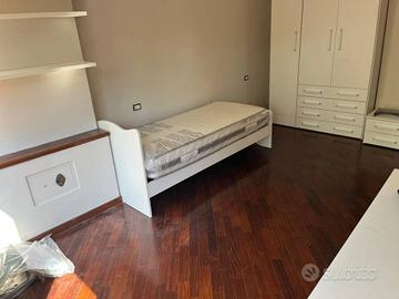 Stanza in appartamento di 110 m² a Bari