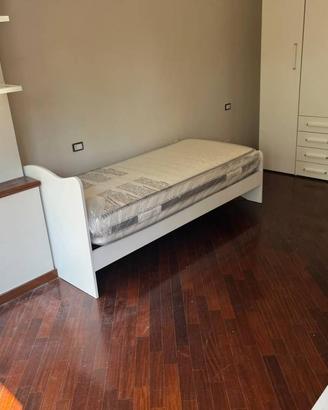 Stanza in appartamento di 110 m² a Bari