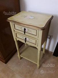 Mobiletto in legno