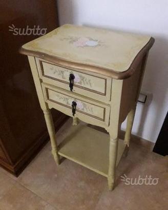 Mobiletto in legno