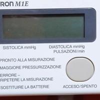 apparecchio per misurare la pressione.