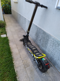 Monopattino ducati scrambler sport e