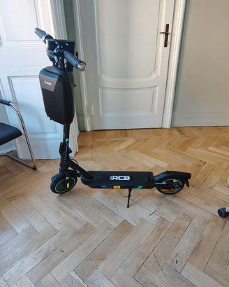 Monopattino elettrico RCB R17 con frecce e luci