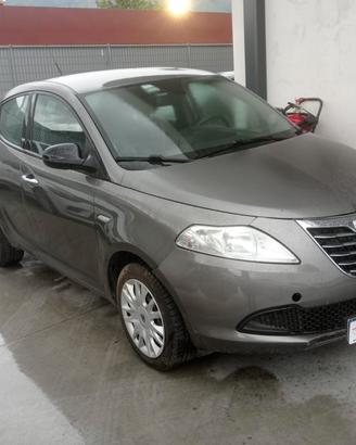 Lancia Ypsilon 1.2 69 CV Unyca POCO SINISTRATA