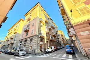 4 LOCALI A GENOVA