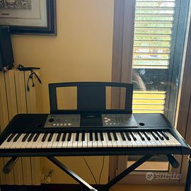 Pianoforte Yamaha PSR-E233