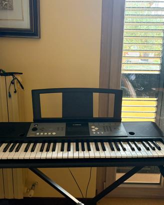 Pianoforte Yamaha PSR-E233