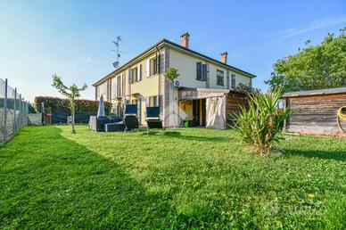 VILLA A SCHIERA D'ANGOLO A POGGIO RENATICO