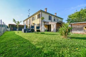 VILLA A SCHIERA D'ANGOLO A POGGIO RENATICO