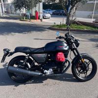 Moto Guzzi V7 III STONE CARBON LIMITED EDITION